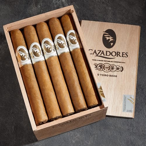 La Aurora Cazadores Robusto 50x5 image 0
